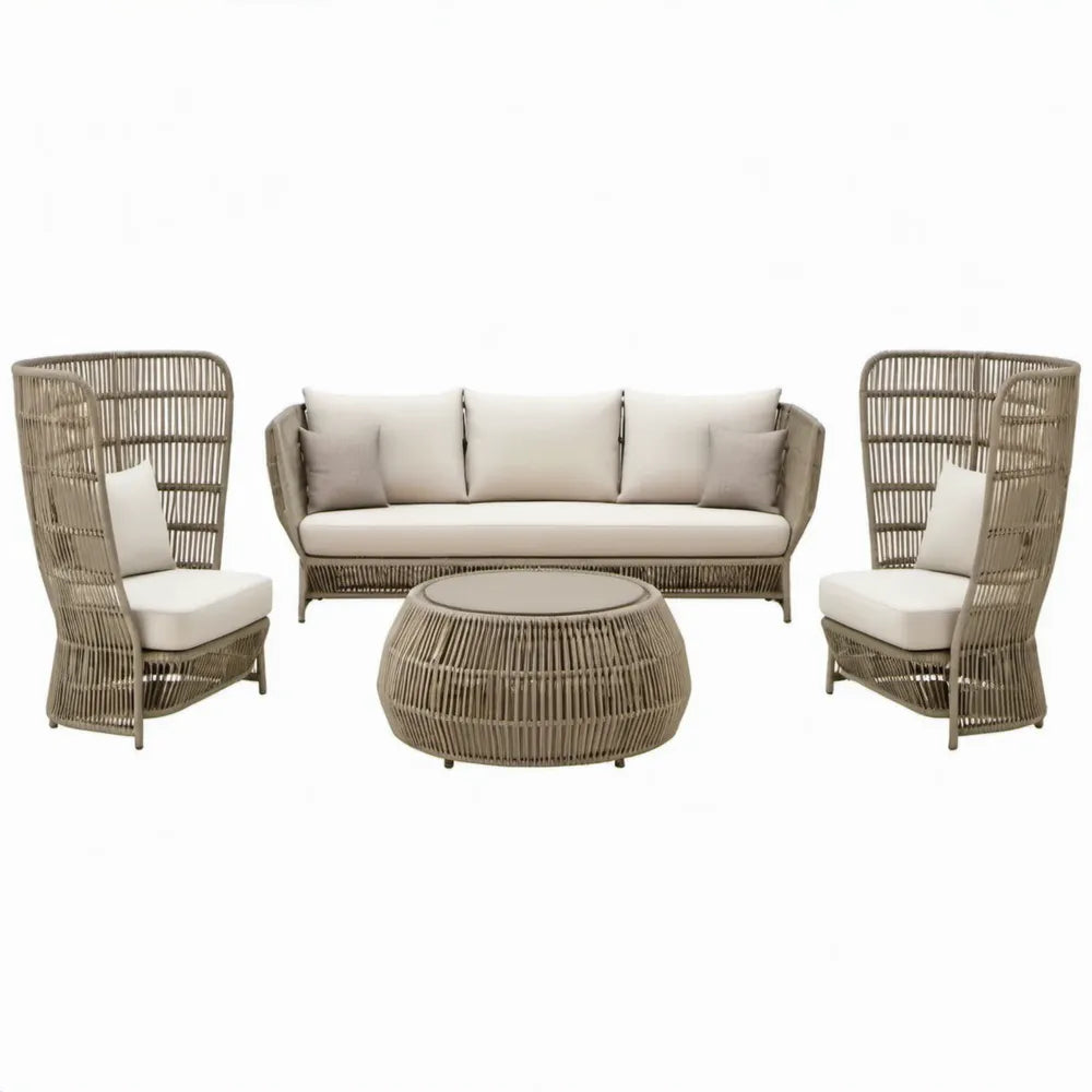 4-delige loungeset van taupe PE-rotan met gebroken witte kussens – 3-zitsbank, 2 hoge stoelen en ronde tafel